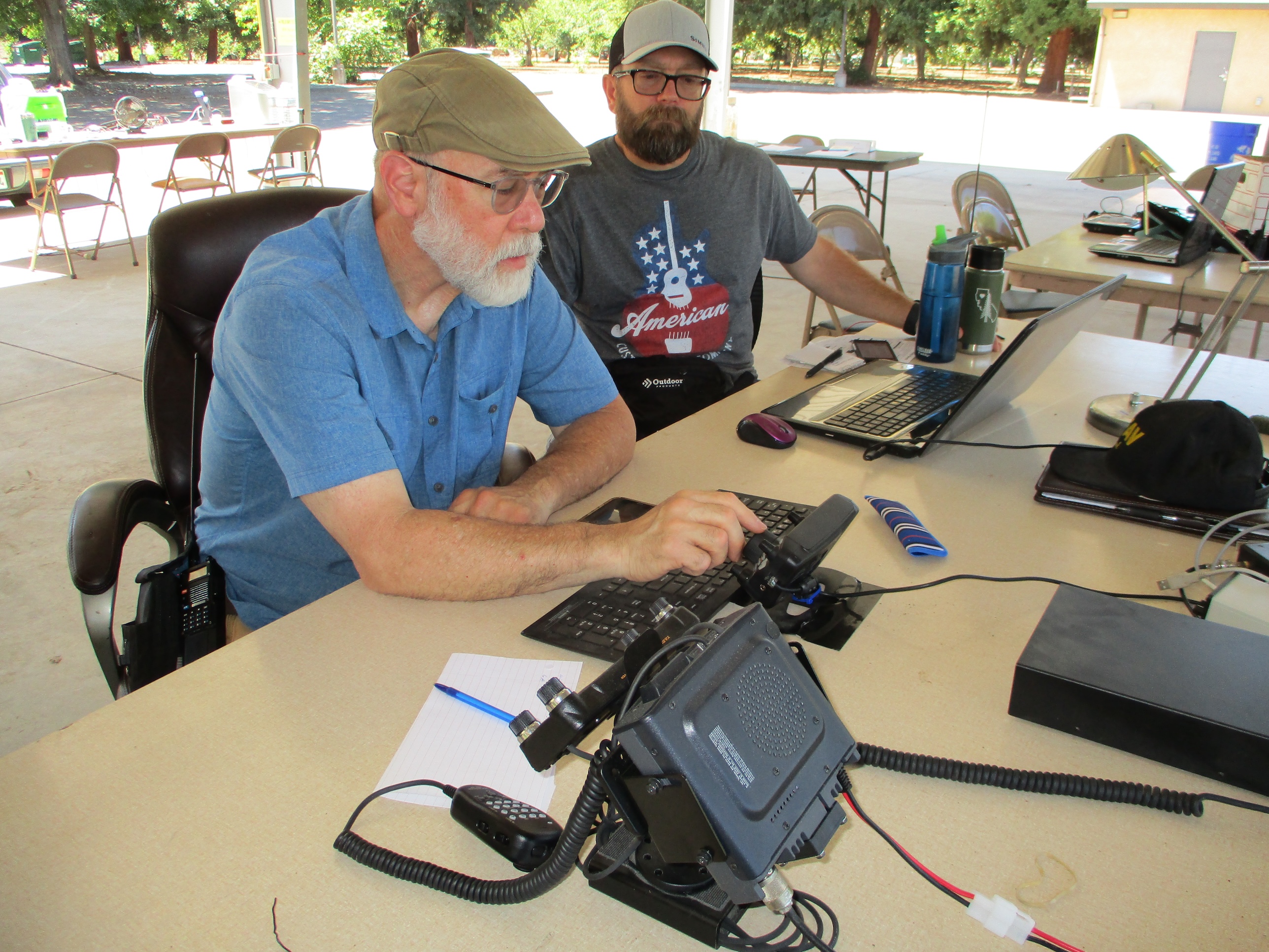 Gears members making contacts.